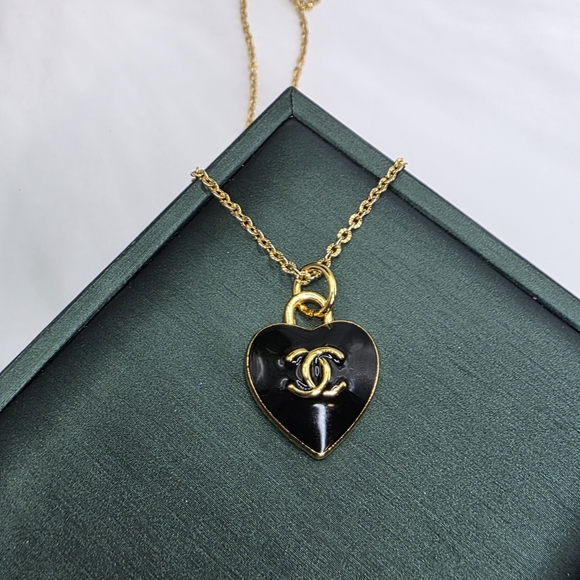 CHANEL Gold and Black Heart Pendant Necklace - Picture 3 of 5